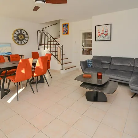3 Bedroom Cozy In *