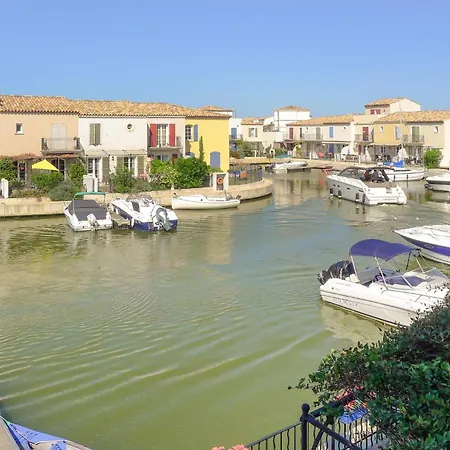 Ferienhaus Beautiful In With Kitchen Aigues-Mortes